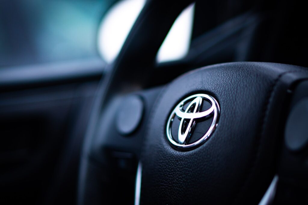 Steering wheel with Toyota insignia, it's possible to make money of cars if you know what the demand is
